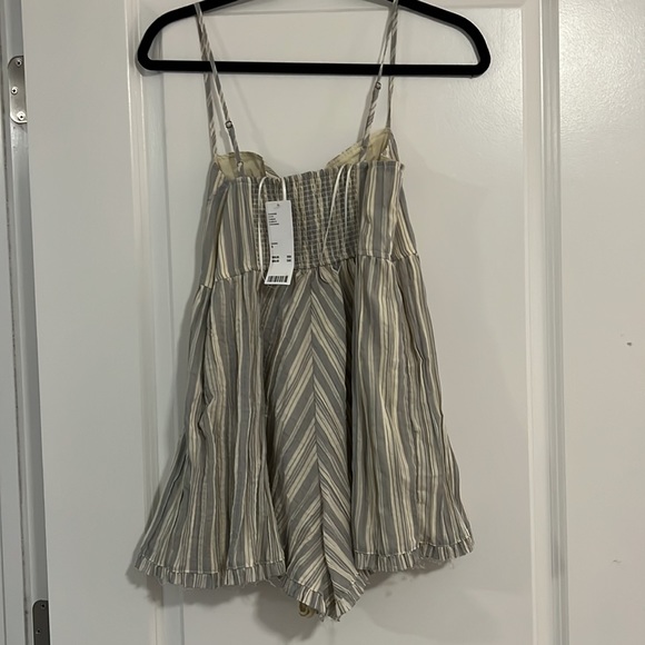 Urban outfitters romper - Picture 2 of 3